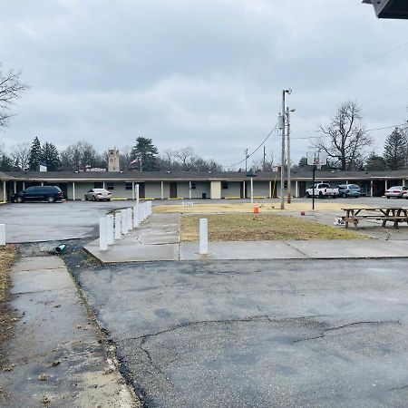 Woodridge Motel Terre Haute Exterior foto