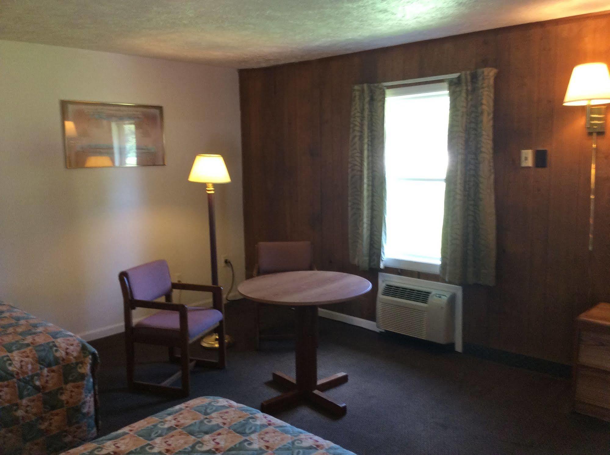 Woodridge Motel Terre Haute Exterior foto